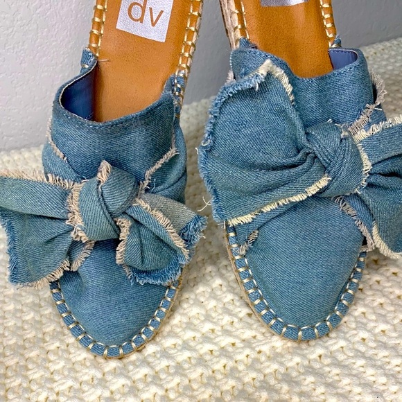 DOLCE VITA Chambray Slides - Picture 4 of 11
